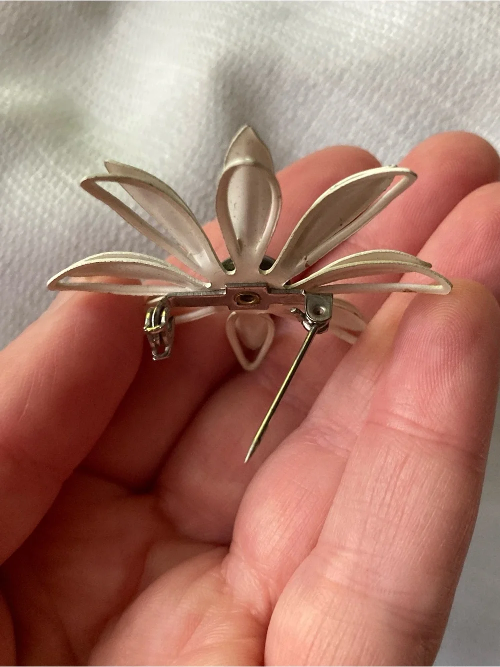 Vintage Flower Power Layered Petal White Enamel Daisy Brooch Pin w/ Dark Center!